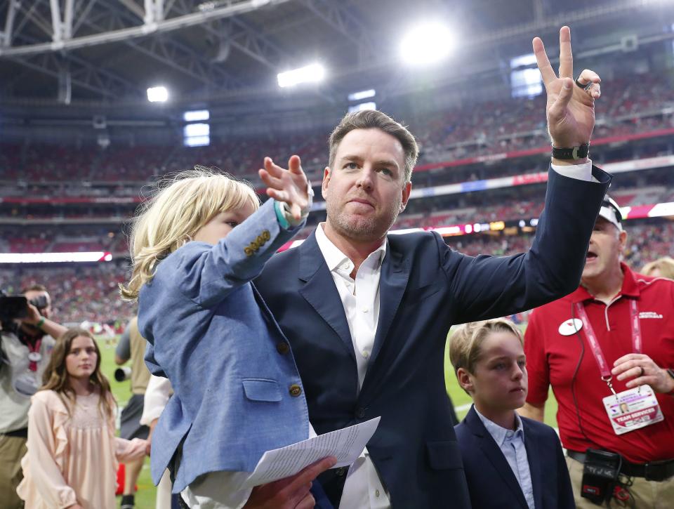 Former Arizona Cardinals quarterback Carson Palmer waves to the crowd after his Ring of Honor induction ceremony during halftime against the Seattle Seahawks September 29, 2019.