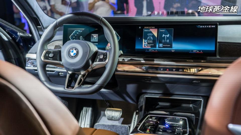 內裝部分全新7系列˙也跟隨著新世代BMW的風格，採用雙曲面螢幕的iDrive 8數位座艙。(攝影/ 劉家岳)