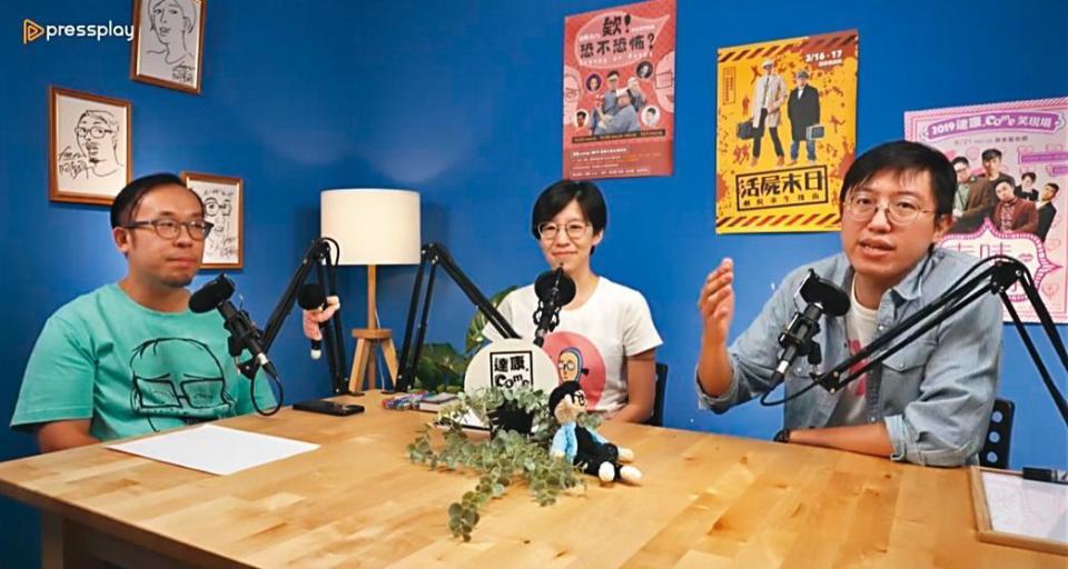 Podcast在台灣掀起熱潮，達康.come也與另一位漫才演員哈利（中）合作《達康還在講》。（翻攝自達康.come粉絲專頁）