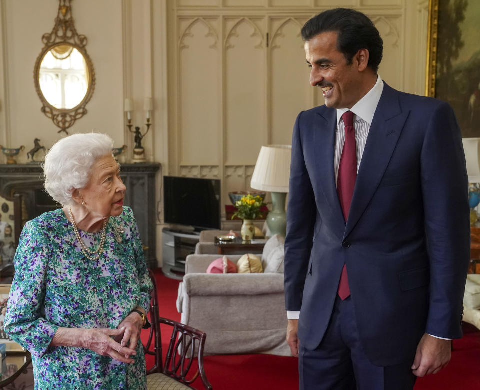 WINDSOR, ENGLAND - MAY 24: Queen Elizabeth II meets with the Emir of Qatar, Sheikh Tamim bin Hamad Al Thani at Windsor Castle on May 24, 2022 in Windsor, England. (Photo by Steve Parsons - WPA Pool/Getty Images)