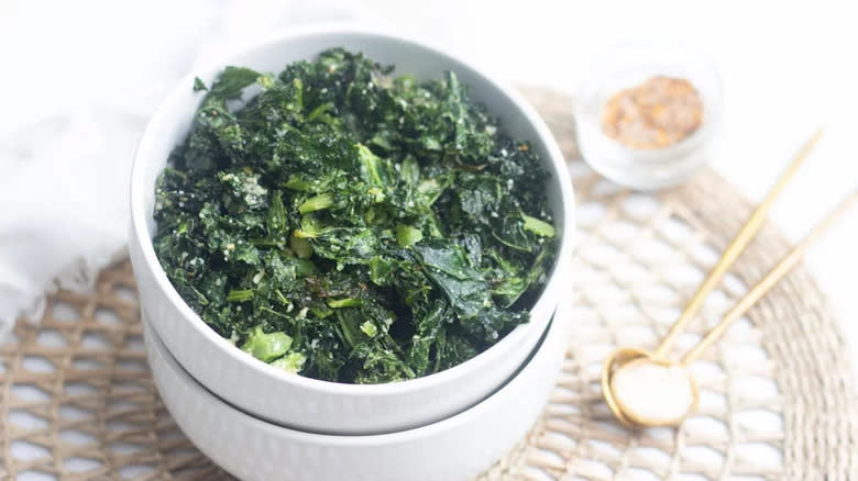 Kale chips with nutritional yeast