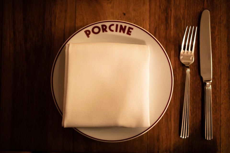 A dinner setting form Porcine