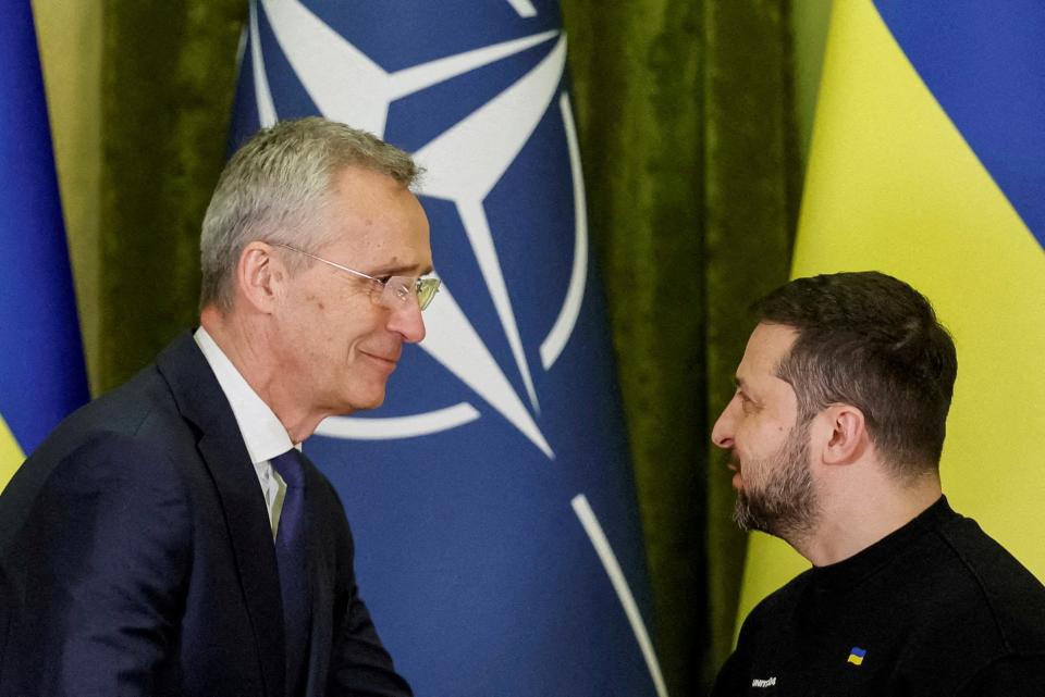 NATO Secretary-General Jens Stoltenberg and Ukraine's President Volodymyr Zelensky attend a joint news briefing in Kyiv, 20 April 2023 (REUTERS)