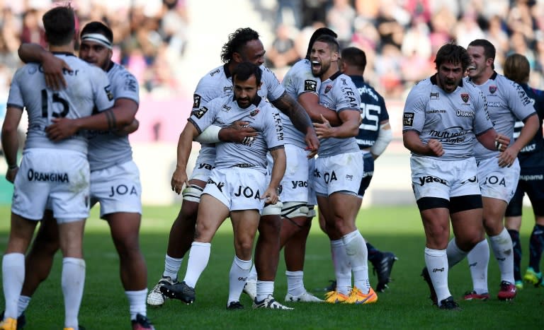 Toulon's players celebrates their victory at the end of the French Top 14 rugby union match on September 24, 2017