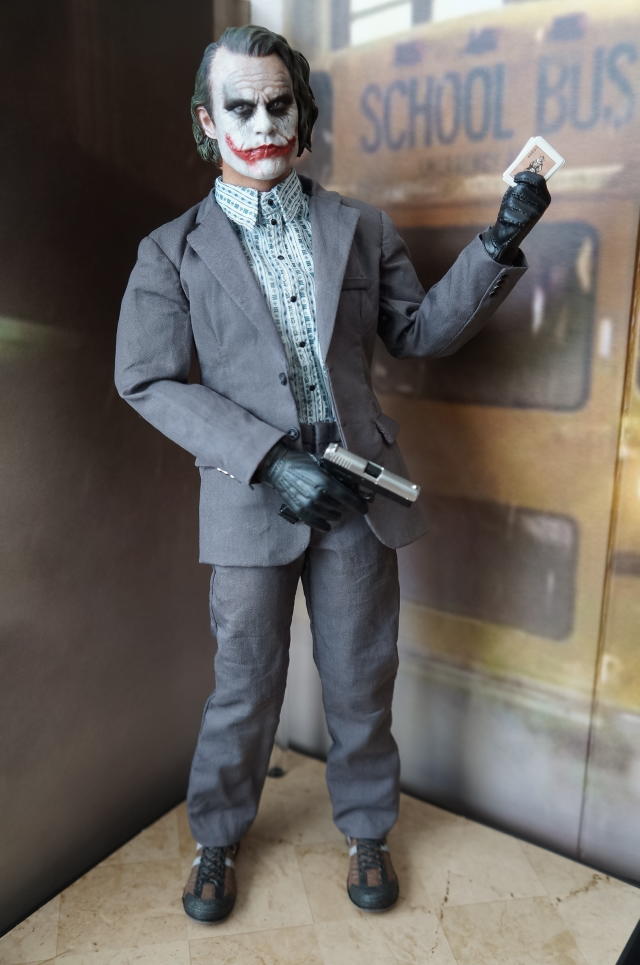 Awesome Toy Picks: The Joker (Bank Robber Version 2.0) Sixth Scale