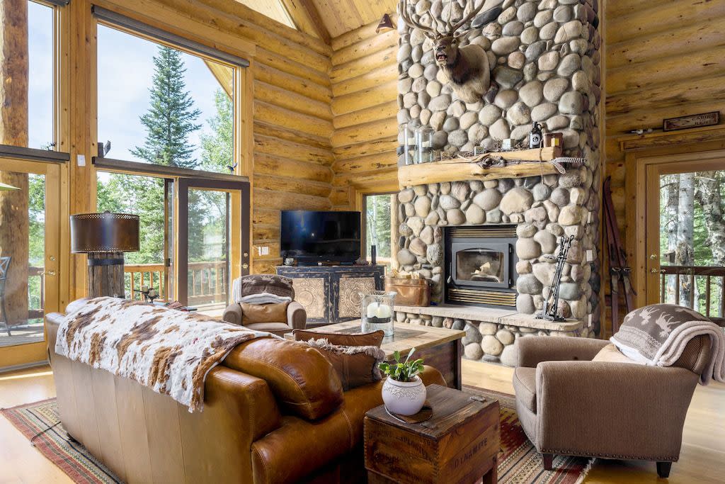 Tatanka Ridge Cabin: More