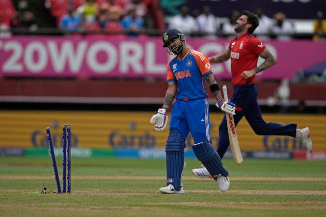 Virat Kohli reacts with disappointed as Reece Topley celebrates his wicket