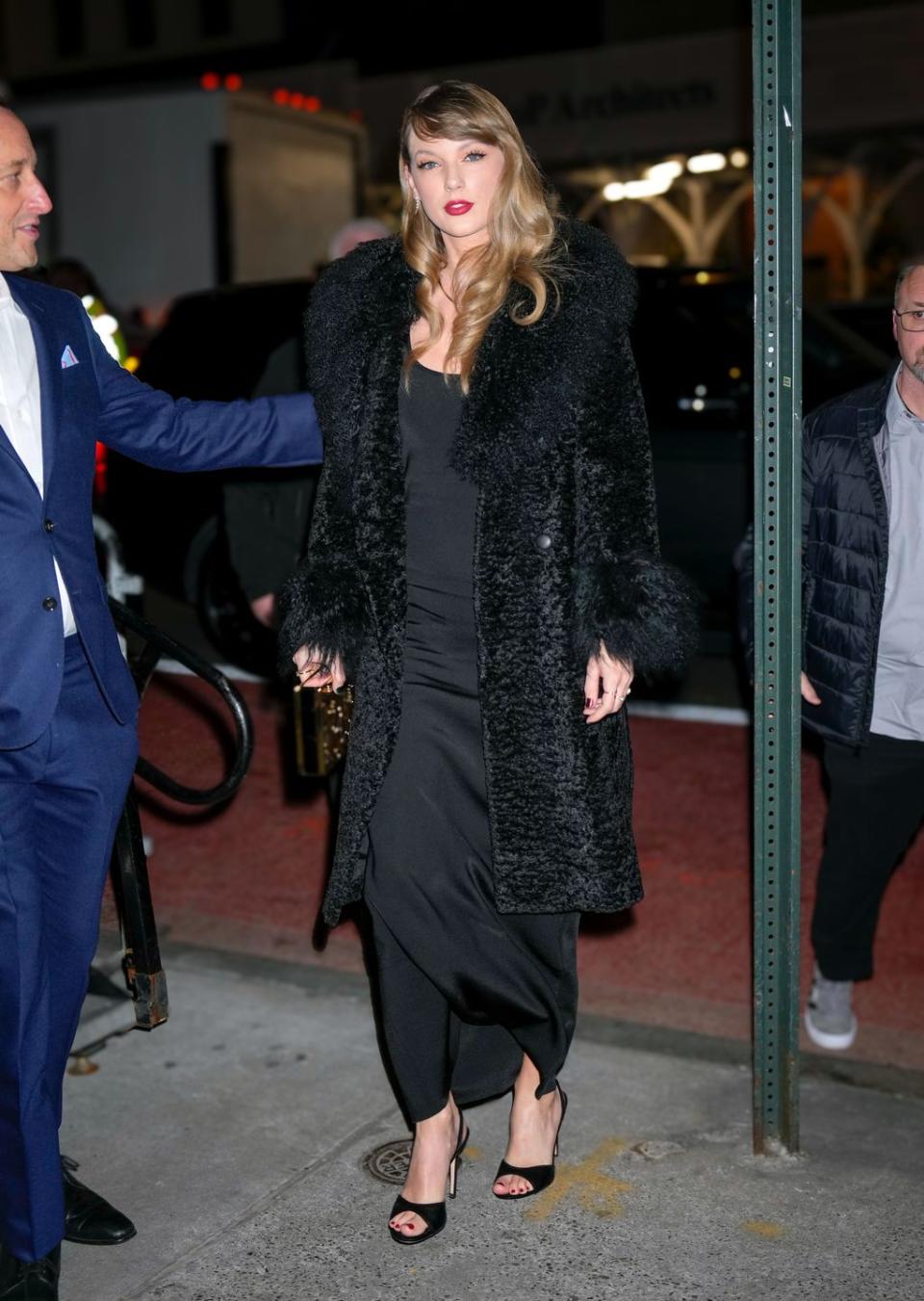 taylor swift arriving at emma stone's screening on december 6, 2023