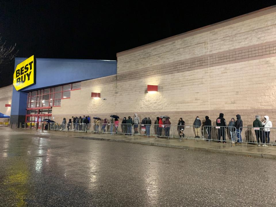 Early morning shoppers line up in the rain outside the Skibo Road Best Buy about 4:30 a.m. Black Friday.