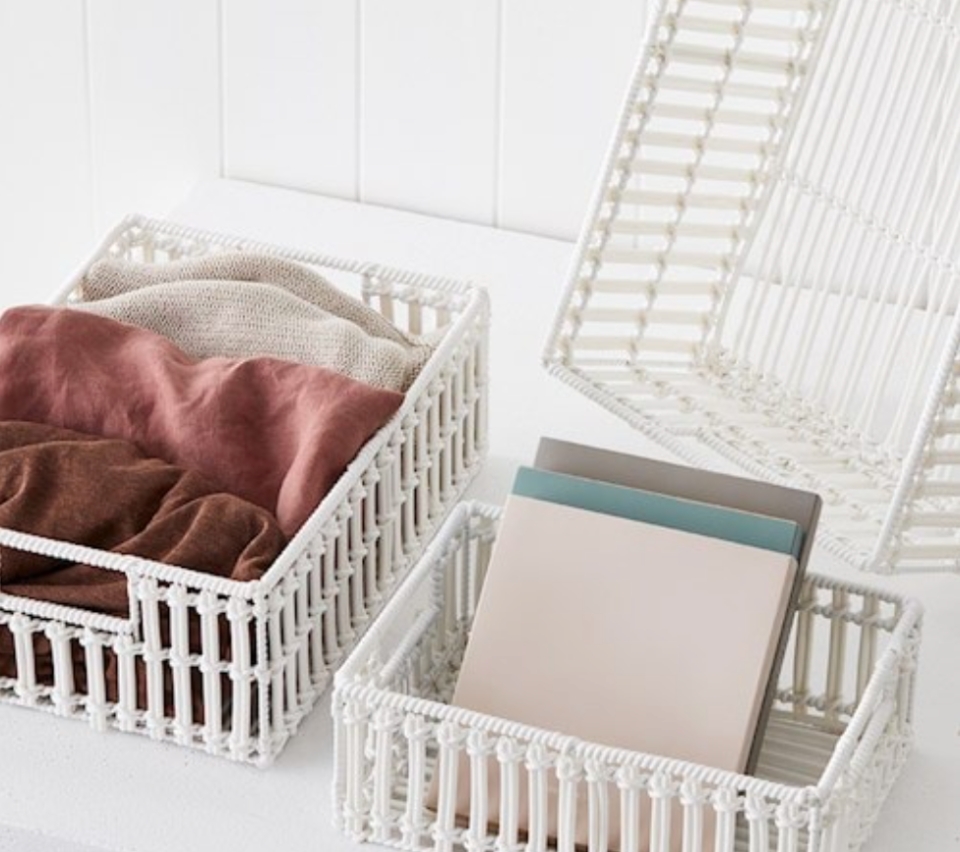 white baskets 