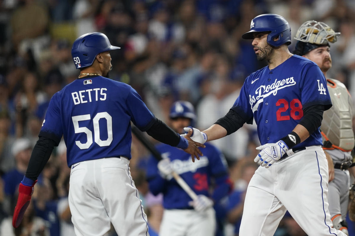 Mookie Betts hits 2 HRs as Dodgers beat Marlins 3-1 to complete