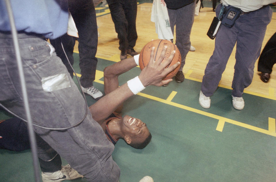 Dikembe Mutombo曾帶領丹佛金塊打出老八傳奇。（AP Photo/Bill Chan）