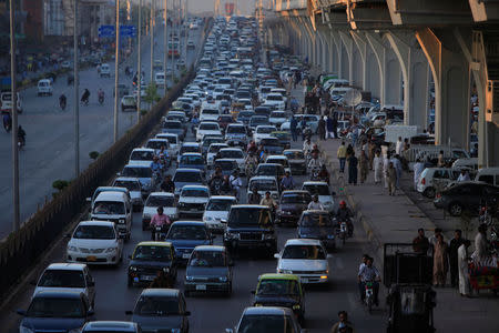 Vehicles are seen in a traffic jam on a road in Rawalpindi, Pakistan, April 29, 2016. REUTERS/Faisal Mahmood