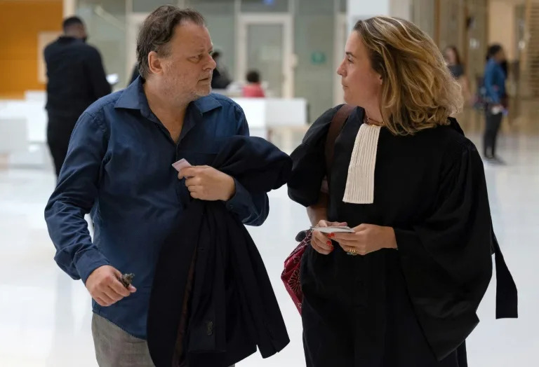 Der französische Regisseur Ruggia muss sich aufgrund von Missbrauchsvorwürfen der Schauspielerin Haenel vor Gericht verantworten. Der Prozess gegen Ruggia soll im Dezember in Paris stattfinden, wie eine Untersuchungsrichterin laut Gerichtsdokumenten entschied. (Paul-Louis Godier)