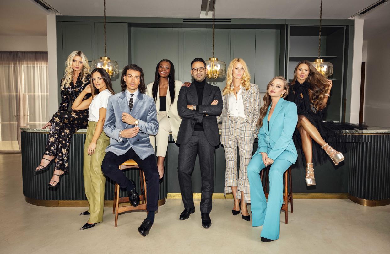 Lauren, Olivia, Oli, Reme, Daniel, Rosi, Rasa, Julianna - Buying London. (Netflix)