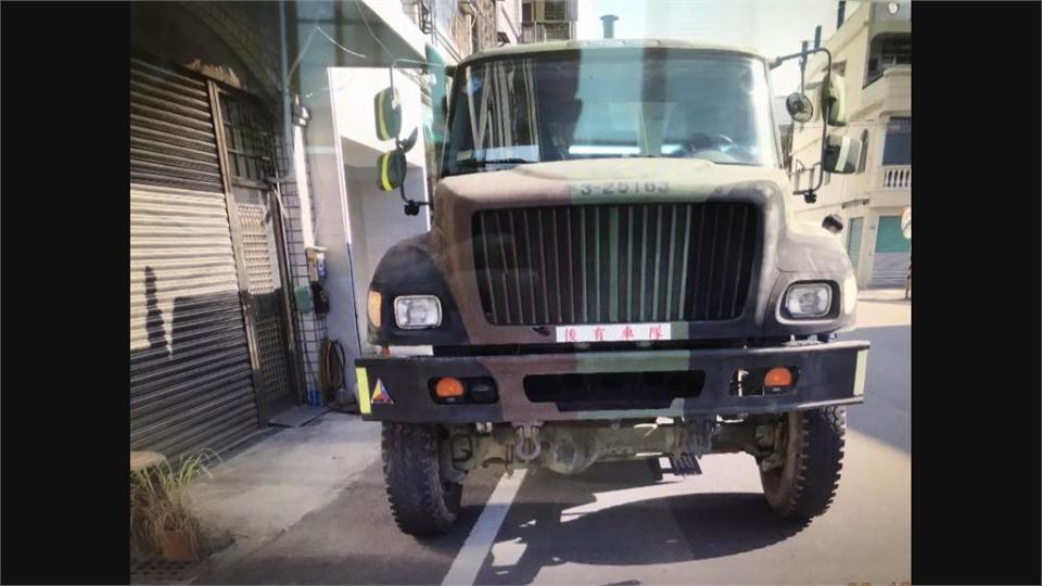 國軍又出事！　八軍團軍卡撞機車　騎士卡車底