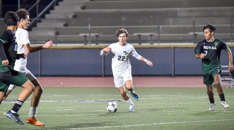 Oak Park's Carson Casella surveys the field while maintaining possession during the Eagles' 4-1 win over Royal in a Coastal Canyon League match on Friday, Jan. 5, 2024.
