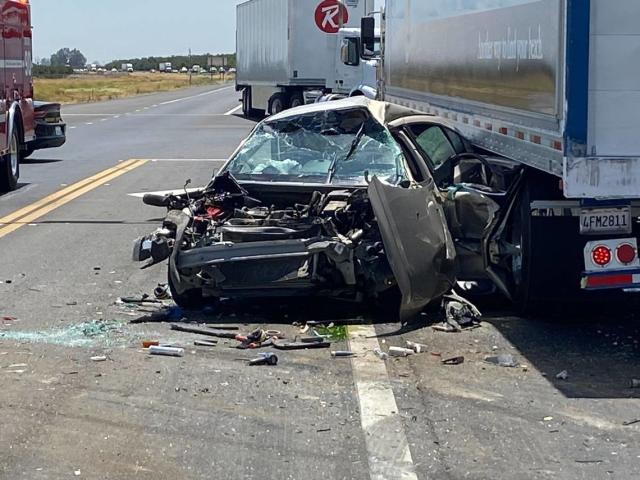 1 killed in single-car crash in Fresno County, CHP says - ABC30 Fresno