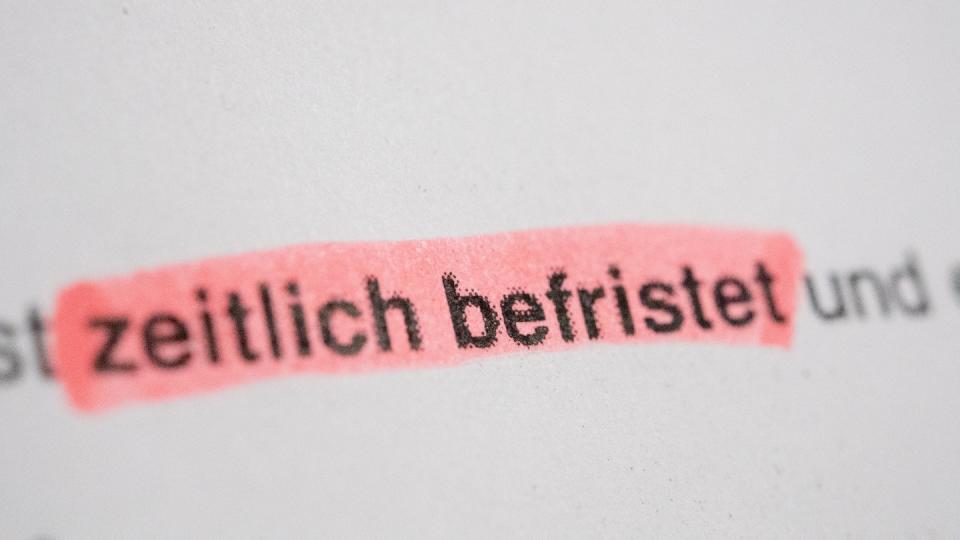 Auf einem Arbeitsvertrag steht «zeitlich befristet».