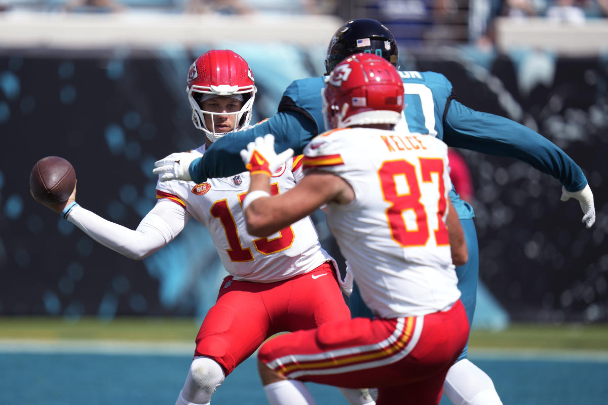 Chiefs overcome mistakes to beat Jaguars 17-9, Kansas City's 3rd