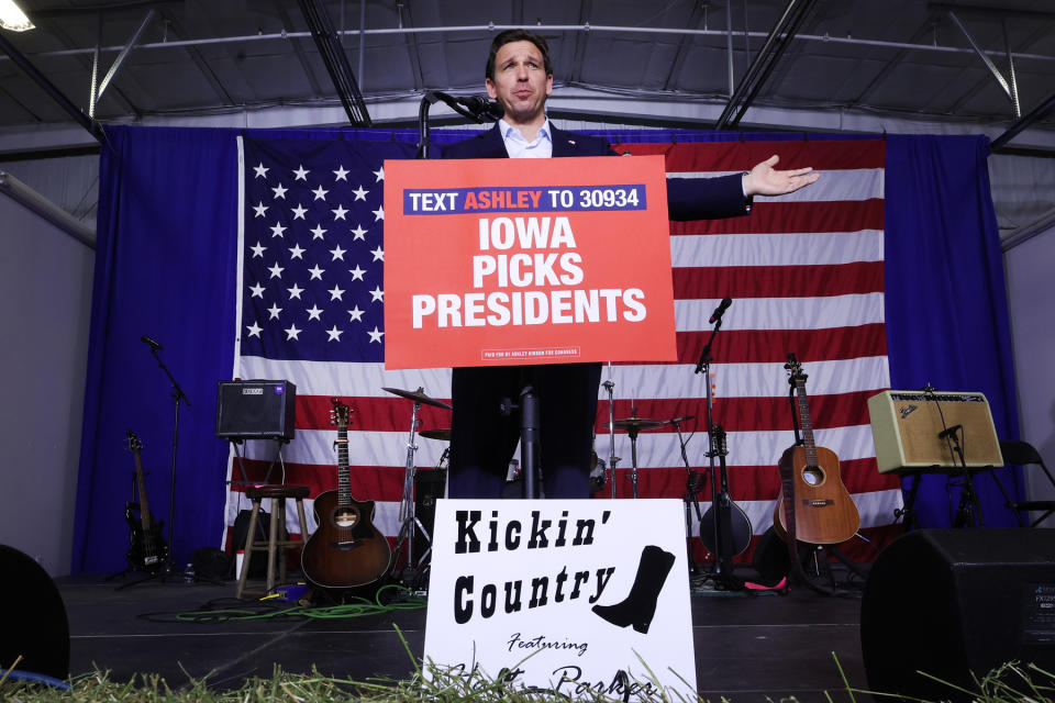 CEDAR RAPIDS, IOWA - AUGUST 06:  Republican presidential candidate Florida Governor Ron DeSantis Speaks to guests at Ashley's BBQ Bash hosted by Congresswoman Ashley Hinson (R-IA)  on August 06, 2023 in Cedar Rapids, Iowa. Seven of the 14 GOP candidates seeking the party's nomination for president were scheduled to speak at the event. (Photo by Scott Olson/Getty Images)