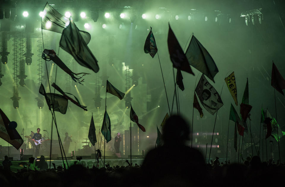 <p>Fans watch Radiohead headline on the Pyramid Stage at Glastonbury Festival Site on June 23, 2017 in Glastonbury, England. (Photo: Chris J Ratcliffe/Getty Images) </p>