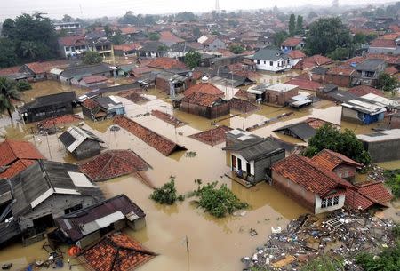 An aerial view of a flooded residential area is seen in east Jakarta in this February 4, 2007 file photo. REUTERS/Supri/Files