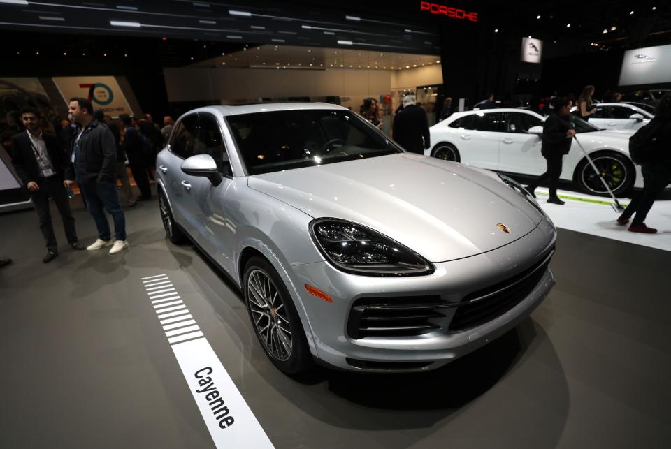 <p>Die Porsche-Modelle gelten seit jeher als Spitze der deutschen Autobaukunst. Tatsächlich wird der Cayenne aber schon lange nicht mehr hierzulande gefertigt, sondern in der Slowakei. Das VW-Werk in Bratislava bringt den SUV auf die Straße. (Foto: ddp) </p>