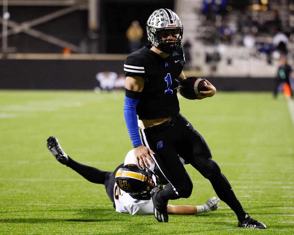 Nov 17, 2023; Columbus, Ohio, USA; Hilliard Bradley’s Bradyn Fleharty (1) runs the ball during the second half of the high school football Division I, Region 3 final against Upper Arlington at Historic Crew Stadium. Hilliard Bradley won 35-28 in double overtime. Mandatory Credit: Graham Stokes-The Columbus Dispatch