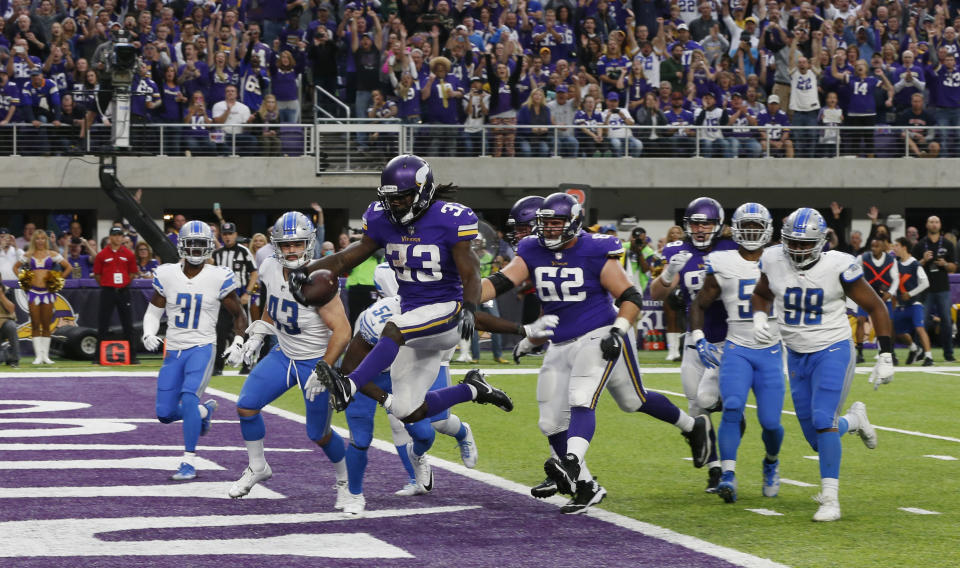 <a href="https://sports.yahoo.com/nfl/teams/min" data-ylk="slk:Minnesota Vikings;elm:context_link;itc:0;sec:content-canvas" class="link ">Minnesota Vikings</a> running back Dalvin Cook scores on a 5-yard touchdown run against the Detroit Lions. (AP Photo)