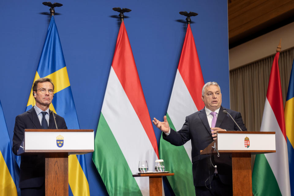Ulf Kristersson (links) und Viktor Orban. (Bild: Janos Kummer/Getty Images)