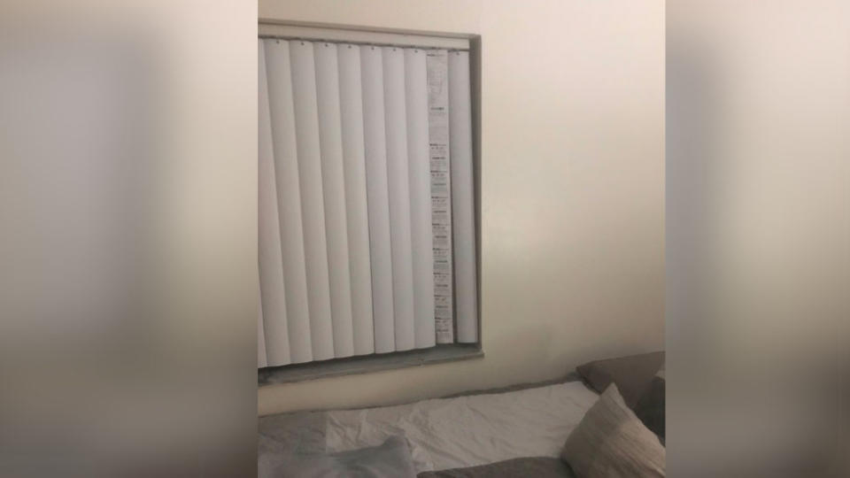 A man has revealed his genius hack to fix his bedroom blinds. Source: Twitter/Andrewnolan2