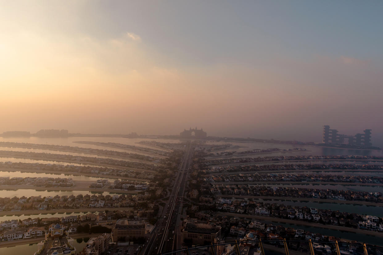 Vista aérea del horizonte y el distrito Marina de Dubái, Emiratos Árabes Unidos, el 4 de marzo de 2023. (Andrea DiCenzo/The New York Times)
