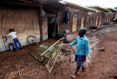 Children look at houses destroyed by flooding waters after a dam burst, in Solio town near Nakuru, Kenya May 10, 2018. REUTERS/Thomas Mukoya