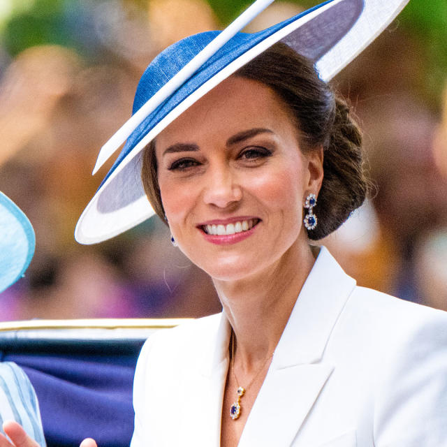 Kate Middleton Looked Regal As Ever In Gorgeous Pink Lace Gown For