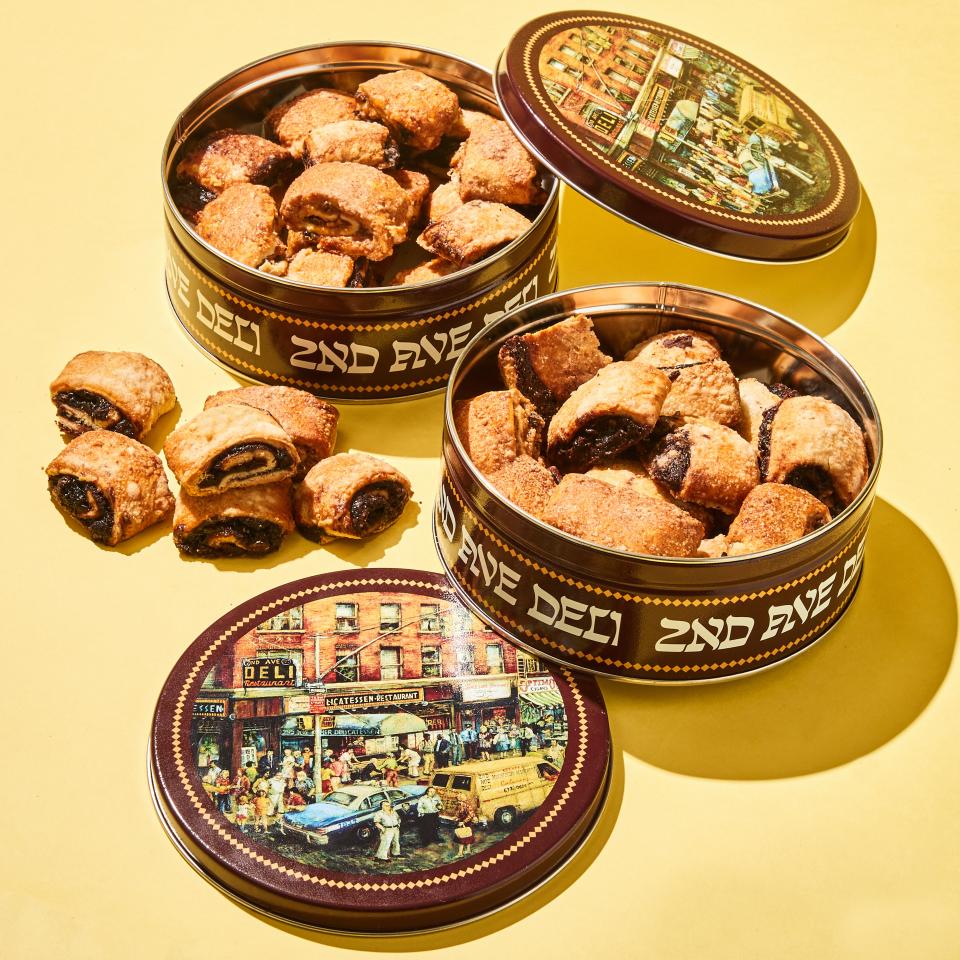 <p><a href="https://go.redirectingat.com?id=74968X1596630&url=https%3A%2F%2Fwww.goldbelly.com%2Frestaurants%2F2nd-ave-deli%2Fassorted-rugelach-gift-tin%3Fref%3Dcollection&sref=https%3A%2F%2Fwww.bestproducts.com%2Flifestyle%2Fg46534962%2Fvalentines-day-gift-for-teachers%2F" rel="nofollow noopener" target="_blank" data-ylk="slk:Shop Now;elm:context_link;itc:0;sec:content-canvas" class="link ">Shop Now</a></p><p>Rugelach Tins</p><p>goldbelly.com</p><p>$59.95</p>