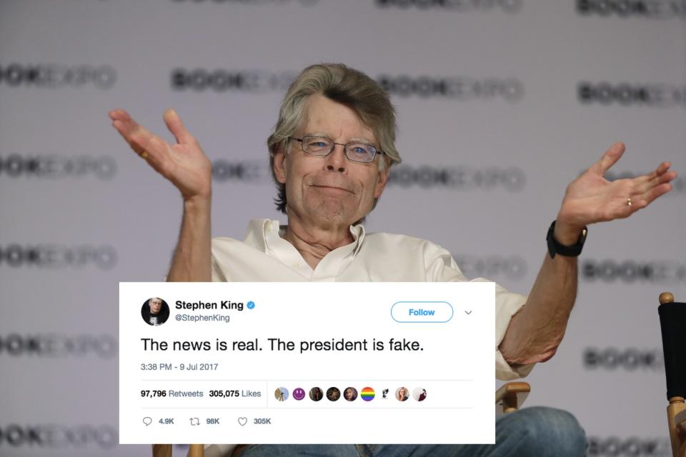 <p>Stephen King hat schon viel gegen Donald Trump getwittert, doch mit diesem Sinnspruch zur andauernden Fake-News-Debatte landete er einen echten Viralhit: "Die Nachrichten sind real. Der Präsident ist fake!" Der Tweet erntete schnell über 300.000 Likes und wurde knapp 100.000 Mal geteilt. Darunter liefern sich die User hitzige Debatten über Dichtung und Wahrheit… (Bild: AP Photo/Mark Lennihan/Twitter/Stephen King) </p>