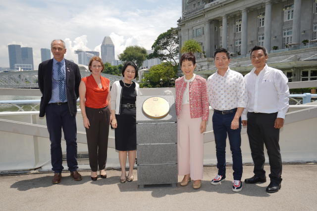 Minister for Culture, Community and Youth Grace Fu (third from right) officiated the gazetting of the three Singapore River Bridges on 15 October, 2019. (PHOTO: NHB)