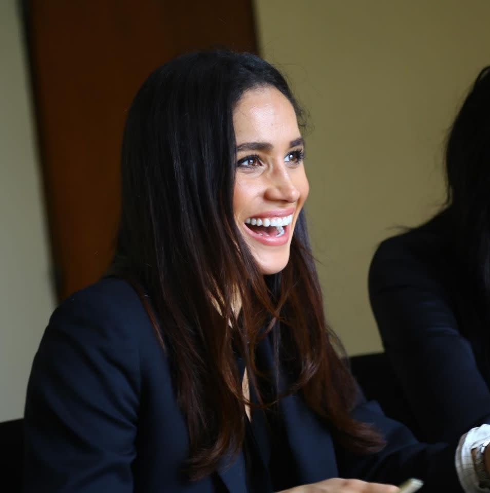 <p>Als stolze Feministin setzt sich Meghan für die Gleichstellung von Männern und Frauen überall auf der Welt ein. Sie ist eine UN-Frauenanwältin für „Political Participation and Leadership“ und hat bereits vor wichtigen UN-Mitgliedern gesprochen. Außerdem unterstützte sie Emma Watsons „He For She“-Kampagne öffentlich und reiste unter anderem nach Ruanda, um sich mit weiblichen Führungspersonen zu treffen.<i> [Bild: Instagram/meghanmarkle]</i></p>