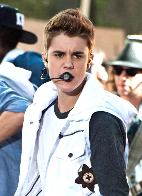 Justin Bieber Angrily Cuts Off Interview: Doesn’t Want To Talk About One Direction