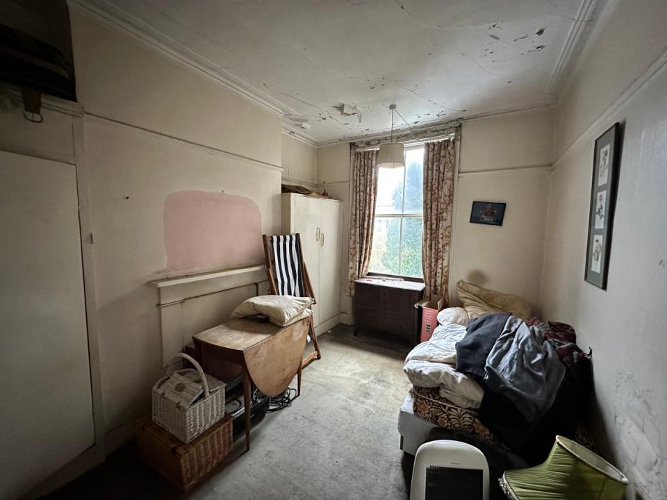 Almost every room features peeling paint and plasterwork (SDL Property Auctions)