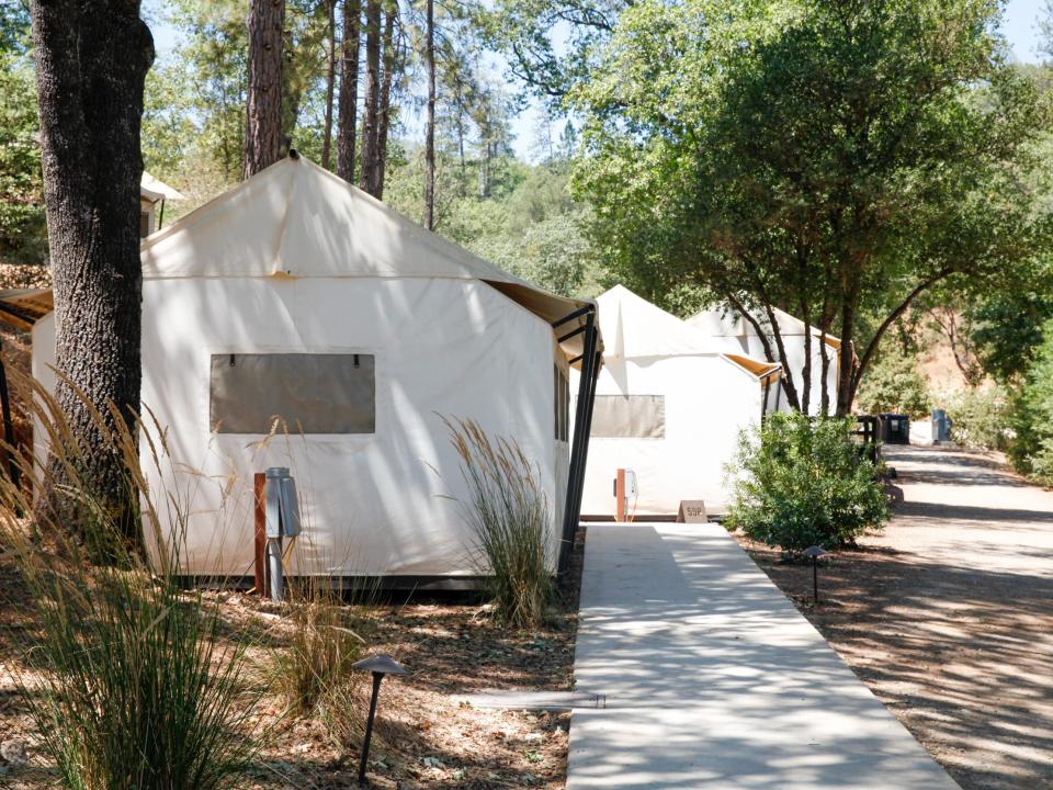 a row of Autocamp Yosemite's tents