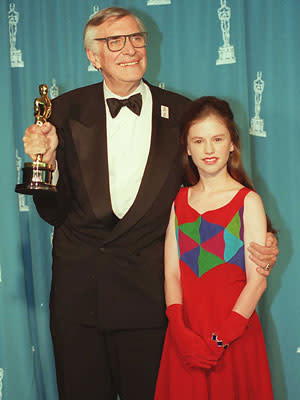 Martin Landau, left, with his 1995 Oscar, and Anna Paquin 