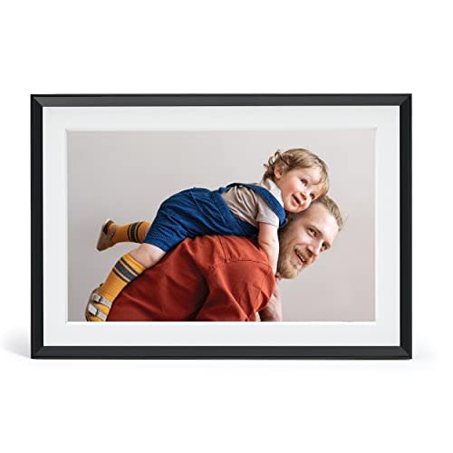 Aura Carver HD Smart Digital Picture Frame (Amazon / Amazon)