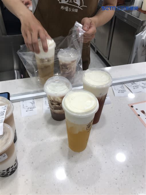 店內飲料為滴妹親自監督配置。不少網友大讚口味不錯