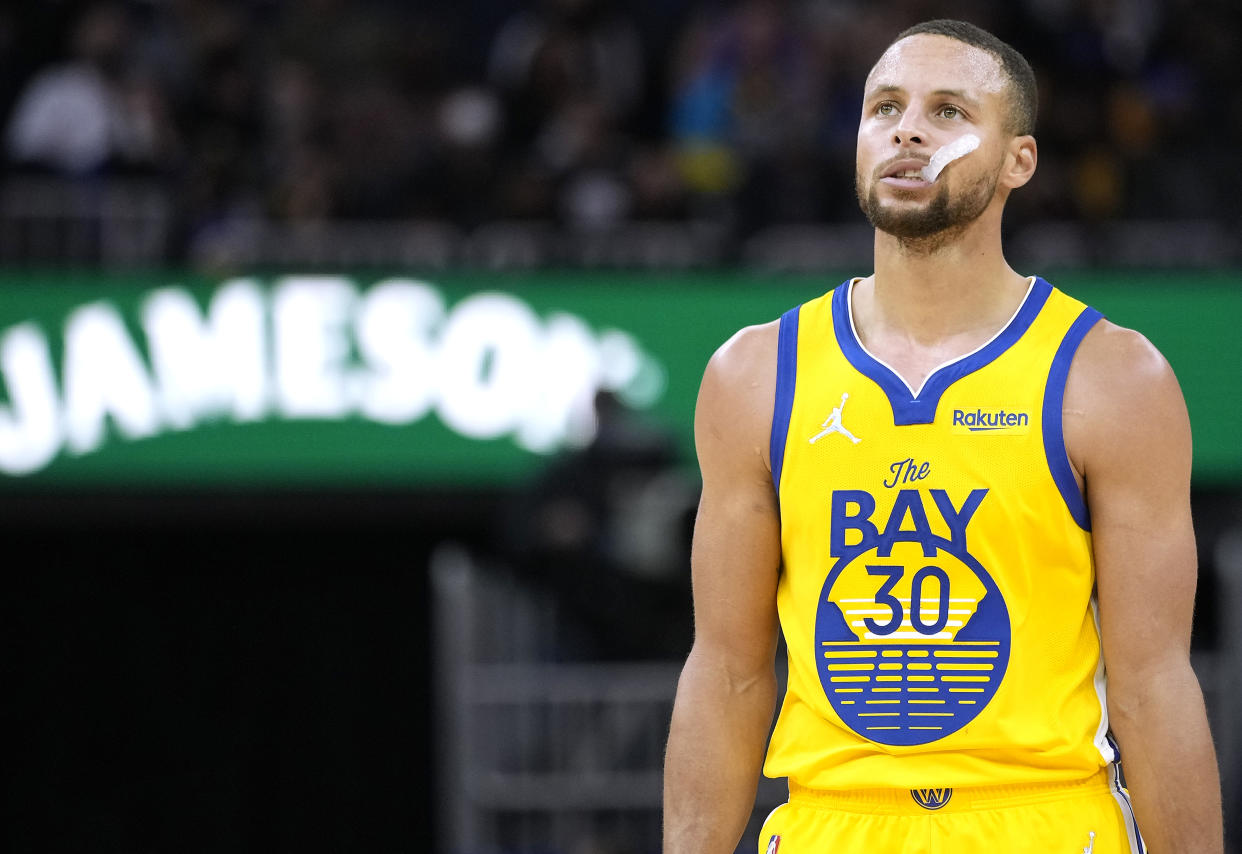 SAN FRANCISCO, CALIFORNIA - NOVEMBER 21: Stephen Curry #30 of the Golden State Warriors looks on against the Toronto Raptors during the second half of an NBA basketball game at Chase Center on November 21, 2021 in San Francisco, California. NOTE TO USER: User expressly acknowledges and agrees that, by downloading and or using this photograph, User is consenting to the terms and conditions of the Getty Images License Agreement. (Photo by Thearon W. Henderson/Getty Images)