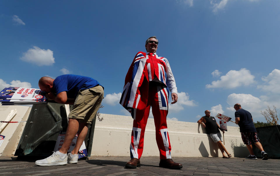 <p>Right-wing English demonstrators gather near the U.S. Embassy in London for a rally during the visit of President Trump, July 14, 2018. (Photo: Yves Herman/Reuters) </p>