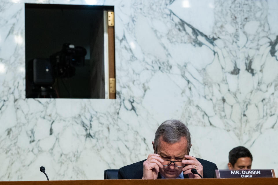 El senador Dick Durbin, demócrata de Illinois, durante una audiencia para promover la competencia y la protección de los consumidores en el ámbito del entretenimiento en vivo, en Washington, el martes 24 de enero de 2023. (Haiyun Jiang/The New York Times).