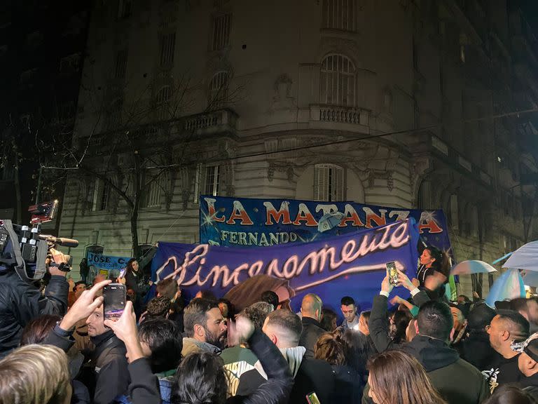 Manifestantes durante la vigilia en Recoleta