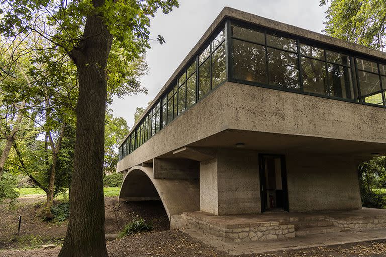 La Casa sobre el arroyo es uno de los íconos del modernismo en el país